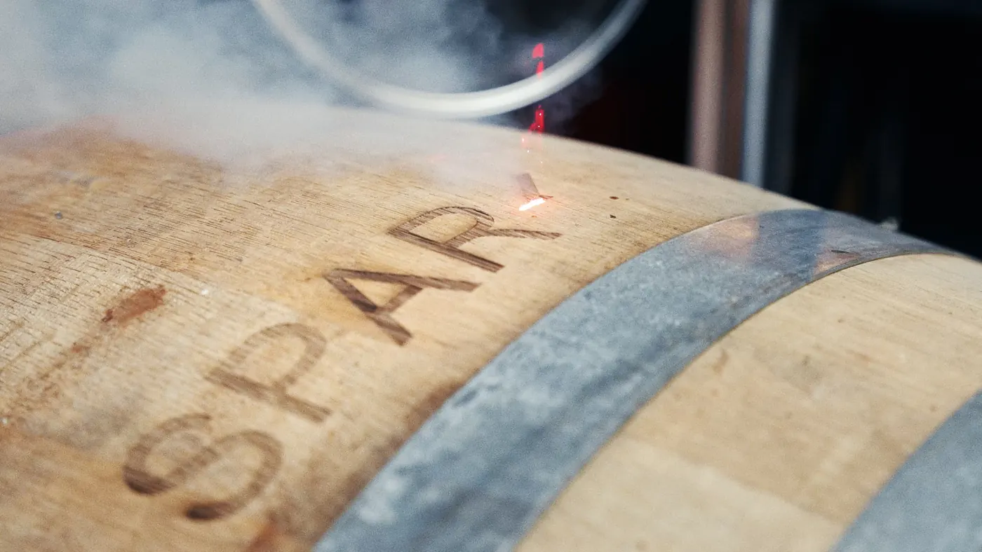Rotary marking for full-size whisky barrels