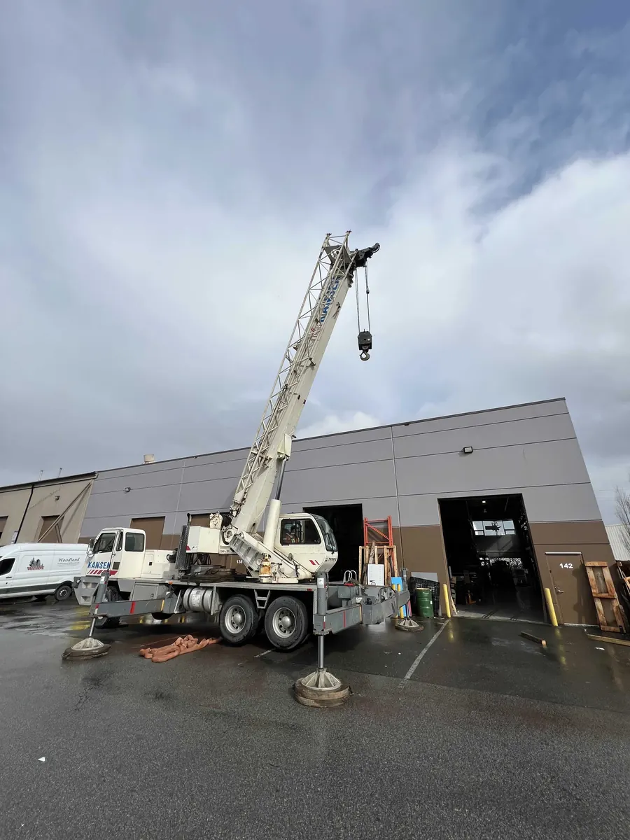 Heavy machine delivery by crane