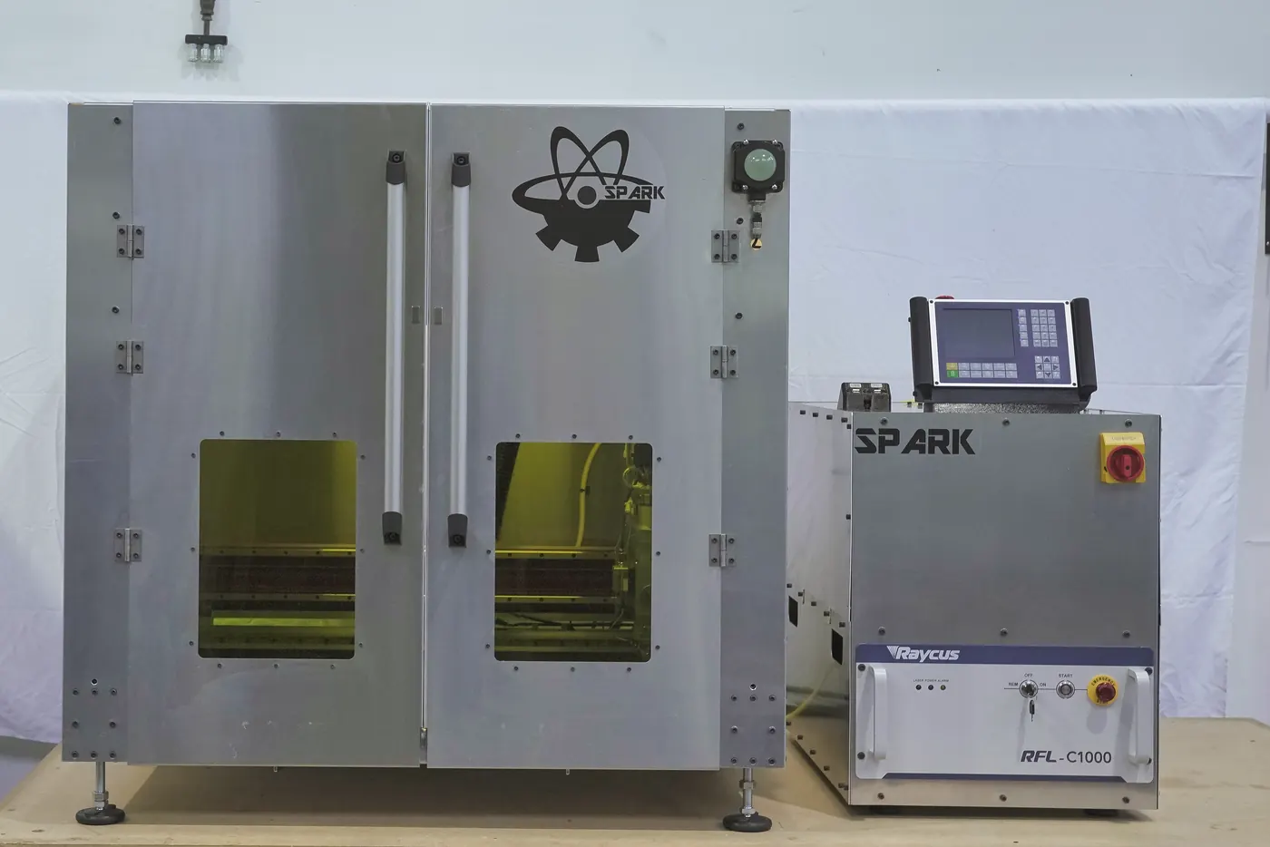 Compact 1 kW fiber cutter